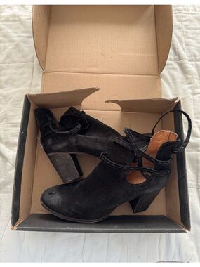 FRYE Boots - Naomi Pickstitch Shootie